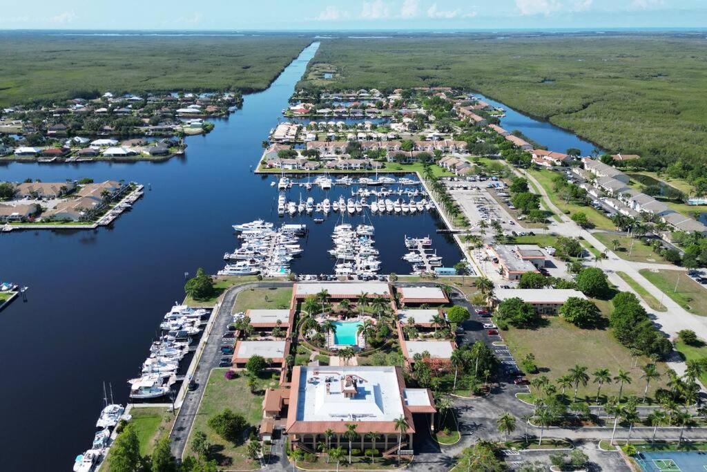 Marina Getaway On The Water! Appartement North North Naples Buitenkant foto