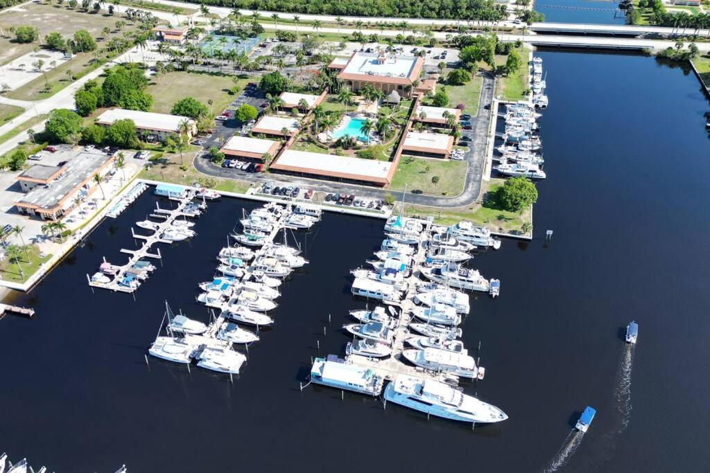 Marina Getaway On The Water! Appartement North North Naples Buitenkant foto
