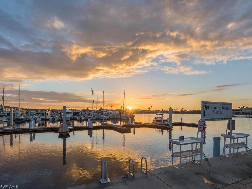 Marina Getaway On The Water! Appartement North North Naples Buitenkant foto