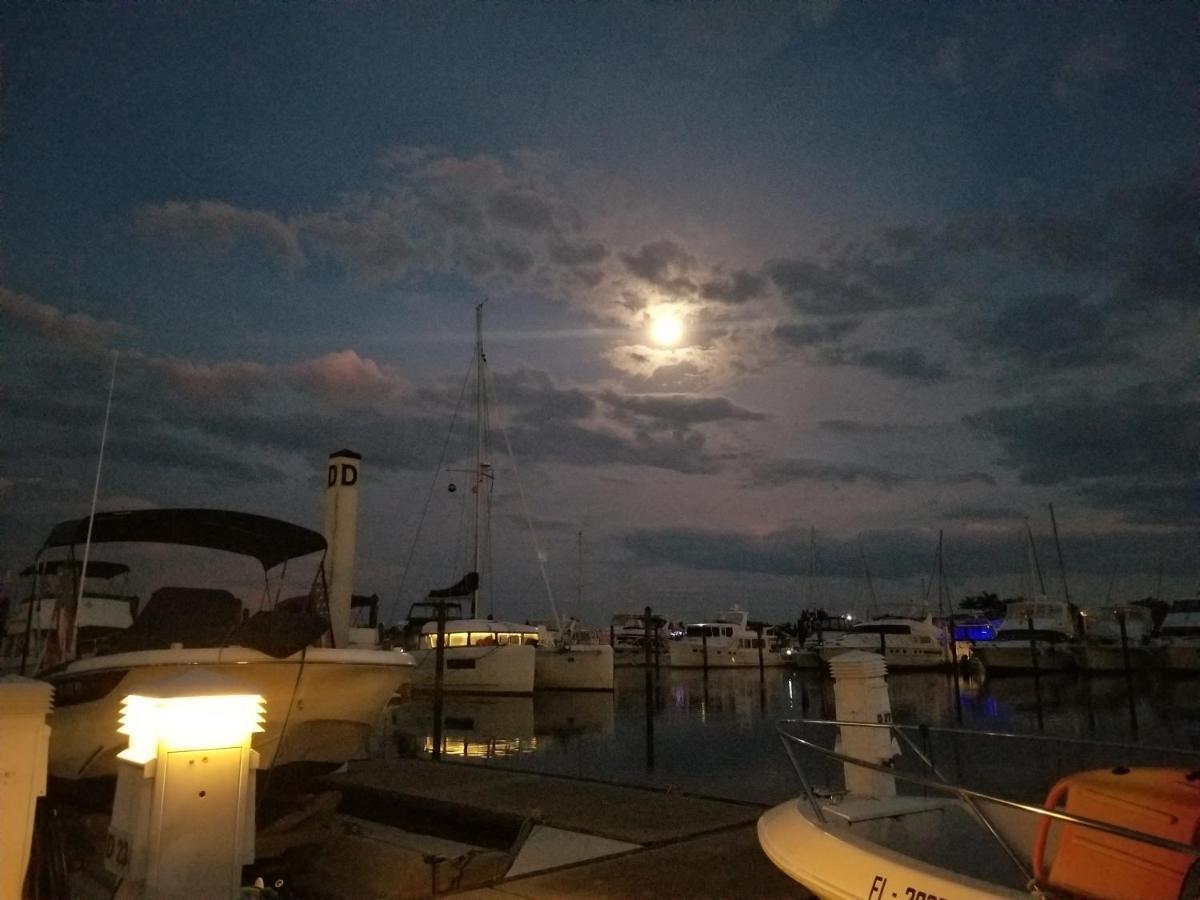 Marina Getaway On The Water! Appartement North North Naples Buitenkant foto