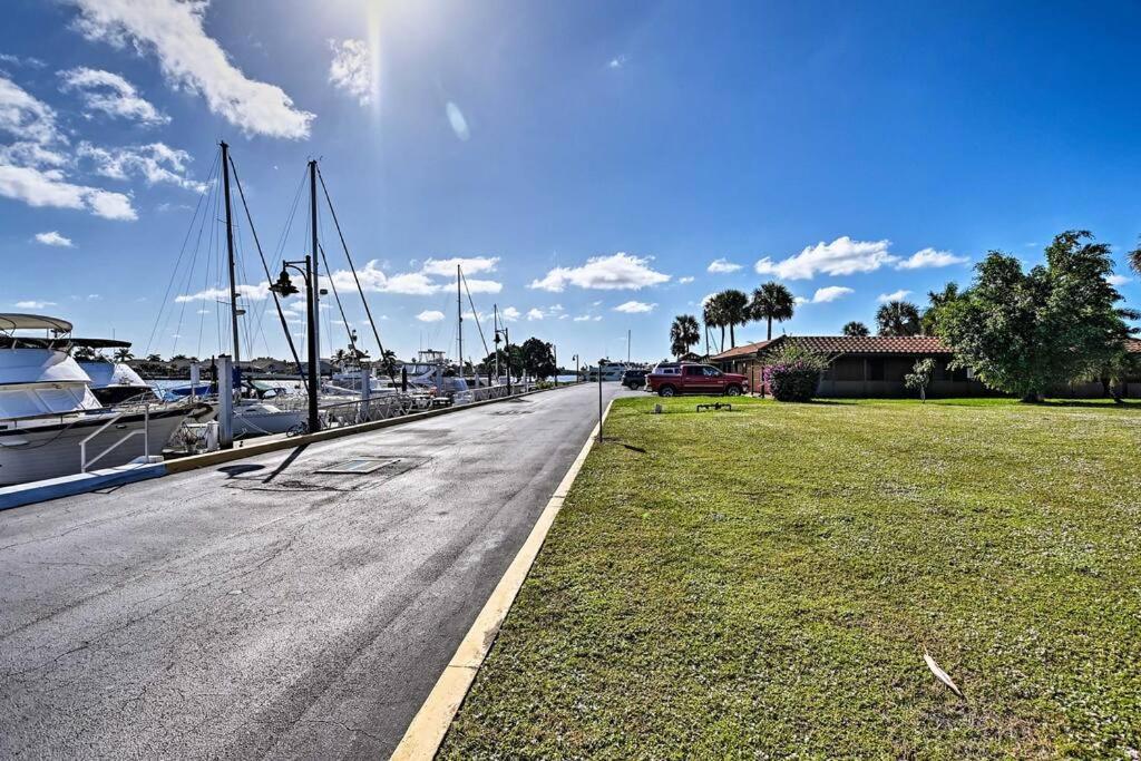 Marina Getaway On The Water! Appartement North North Naples Buitenkant foto