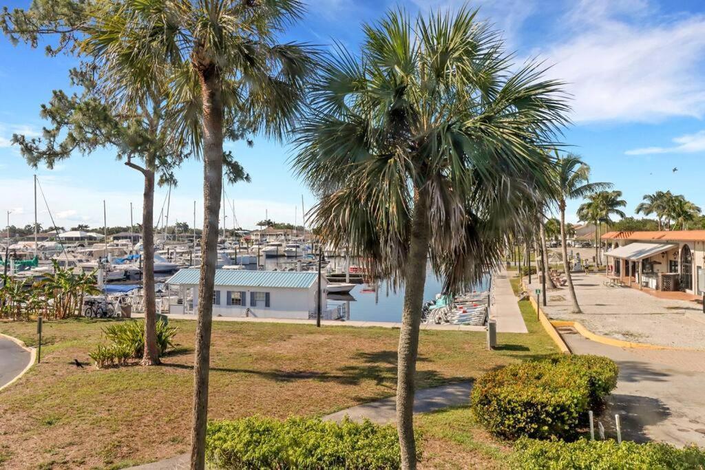 Marina Getaway On The Water! Appartement North North Naples Buitenkant foto